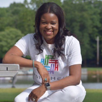 Profile Picture of Ruth Chandler Cook (@rchandlercook) on Twitter