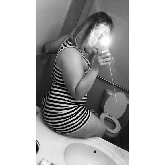 Profile Picture of Samantha Suggs (@snow_bunny26) on Poshmark