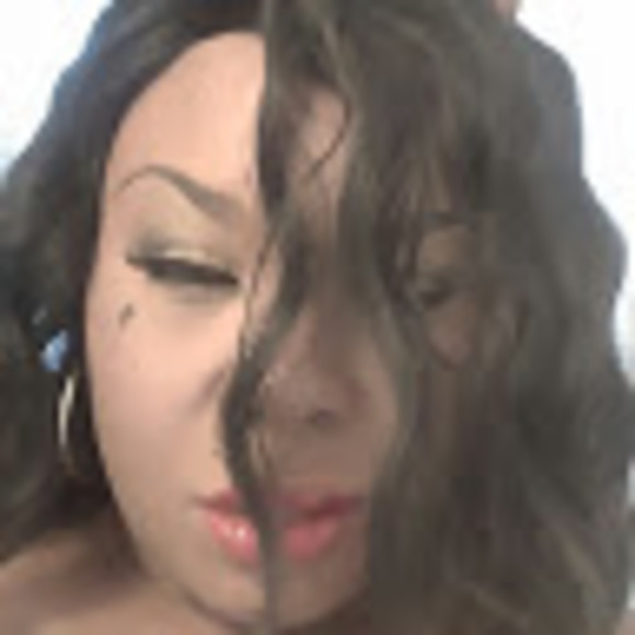 Profile Picture of Larashia Stapleton (@larashias74) on Poshmark