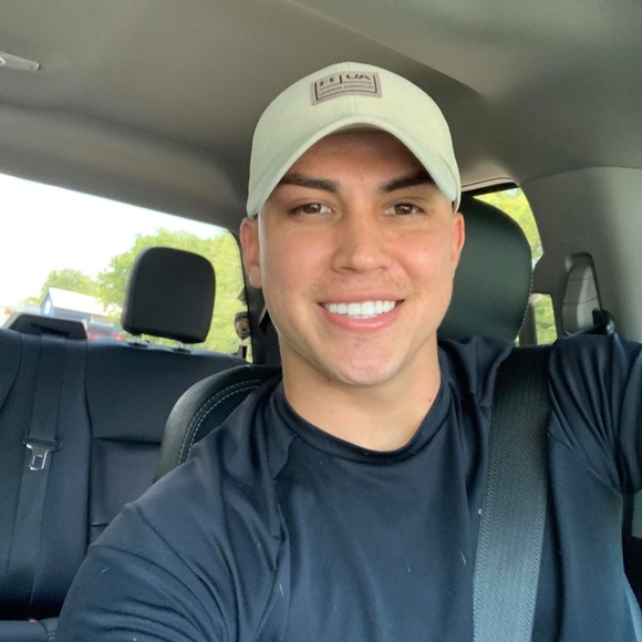 Profile Picture of Andrew Gutierrez (@drew_livefit) on Poshmark
