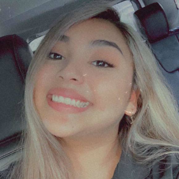 Profile Picture of Isabel Olvera (@_isssaaaaa) on Poshmark