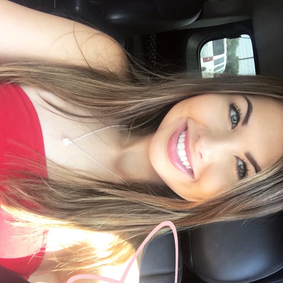 Profile Picture of Hayle Chilek (@hayleclaire) on Poshmark