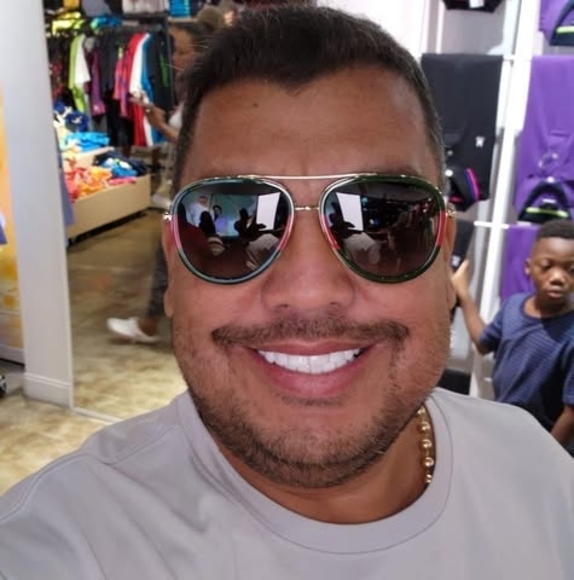 Profile Picture of Mauro Munoz (@valeria2376) on Poshmark