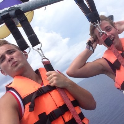 Profile Picture of Cory Gill (@hands_on_head7) on Twitter