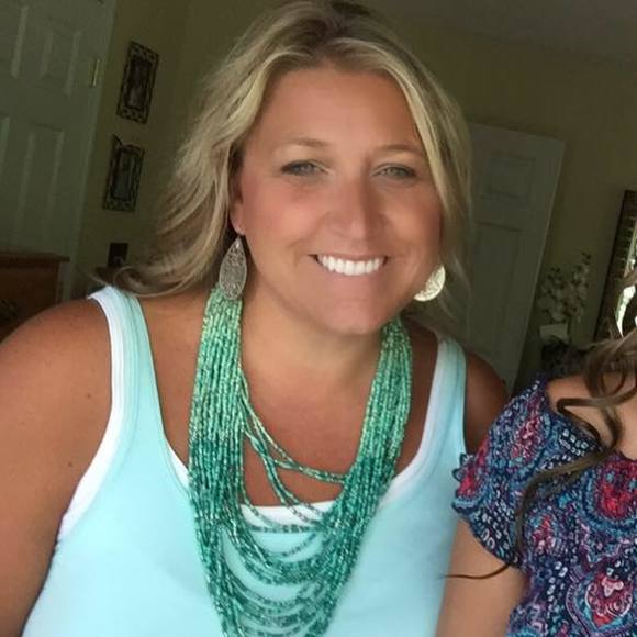 Profile Picture of Heather Ueltschi (@hueltschi) on Poshmark