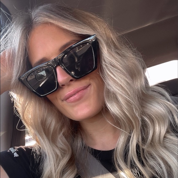 Profile Picture of Alexandria Dye (@alexmdye) on Poshmark