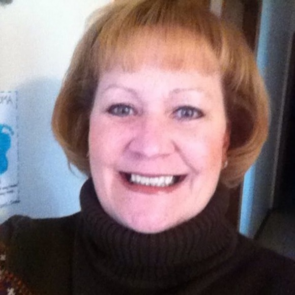 Connie Claussen - Poshmark Profile Picture of Connie Claussen (@cdclaussen2) on Poshmark