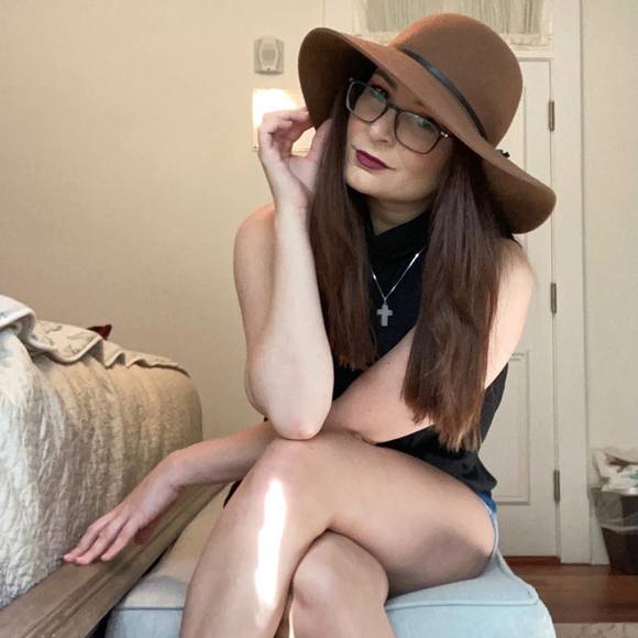 Profile Picture of Sarah Stanger (@sarah0stanger) on Poshmark