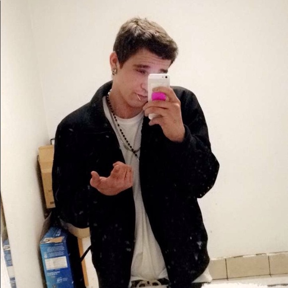 Profile Picture of Kenny Glenn (@kglenn717) on Poshmark