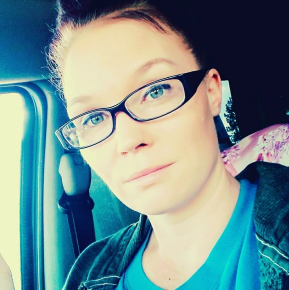 Profile Picture of Jessica Lovelace (@jklovelace1986) on Poshmark