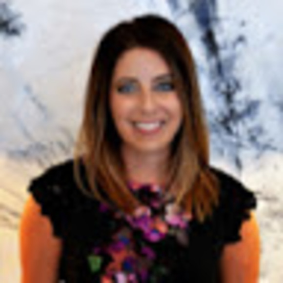 Profile Picture of Erin a. Cantu (@erynn0808) on Poshmark