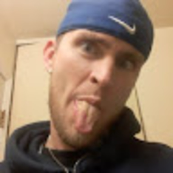 Profile Picture of Robert Zimbro (@dylanzimbro580) on Poshmark