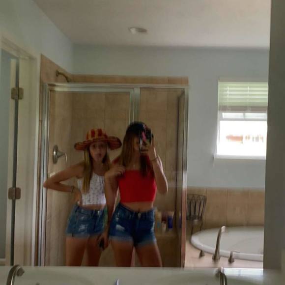 Profile Picture of Leah Falcone (@leahfalcone) on Poshmark