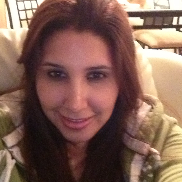 Profile Picture of Lorena Aceves (@lorenaaceves16) on Poshmark