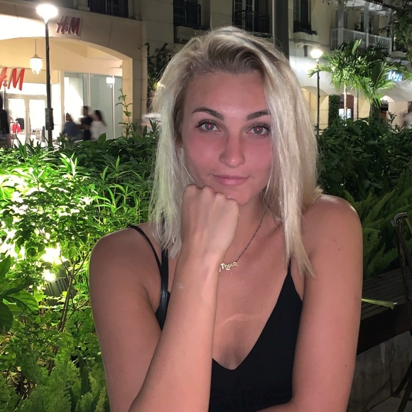 Profile Picture of Maria Plaksina (@mplaksina98) on Poshmark