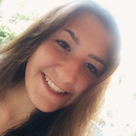 Profile Picture of Julia Timmoneri (@juliatimmoneri) on Poshmark