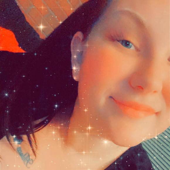 Profile Picture of Miranda Shaffer (@mimi0717) on Poshmark