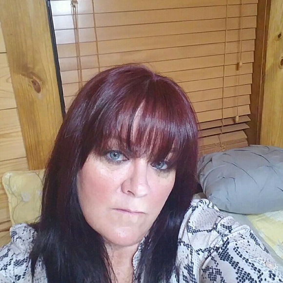 Profile Picture of Lori Lancaster (@lorimic6899) on Poshmark