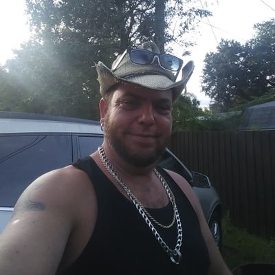 Profile Picture of Jon Crouch (@ocdawgboy) on Twitter