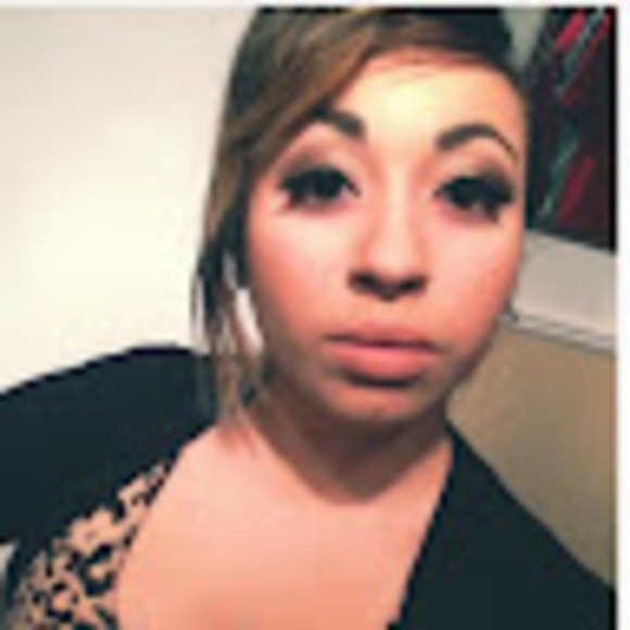 Profile Picture of Jeanie Sanchez (@jeaniesanchez) on Poshmark