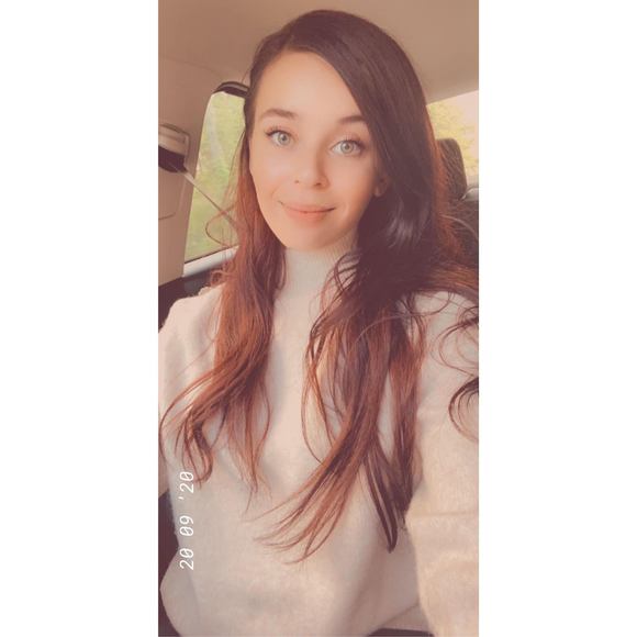 Profile Picture of Shayleigh Nizer (@shayleighnizer) on Poshmark