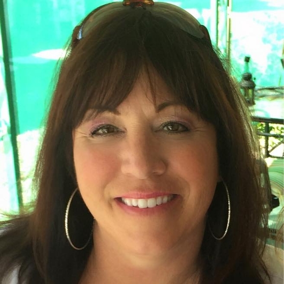 Profile Picture of Dawn bertsch Toff (@adaybreak1) on Poshmark