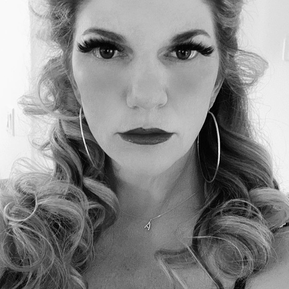 Profile Picture of Amy Skudlarczyk (@amyskud) on Poshmark