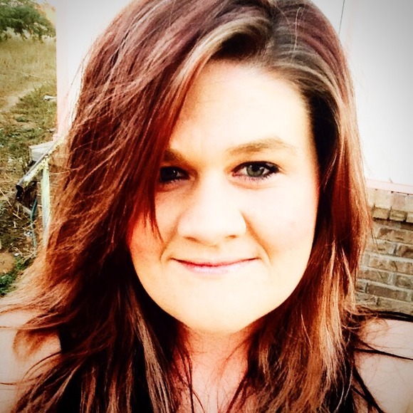 Profile Picture of Julie Neece (@julieneece) on Poshmark