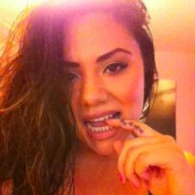 Profile Picture of Laura Robledo (@LovieLovie143) on Twitter