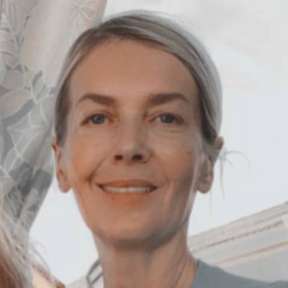 Profile Picture of Svetlana Serebryanaya (@svetlyak) on Poshmark