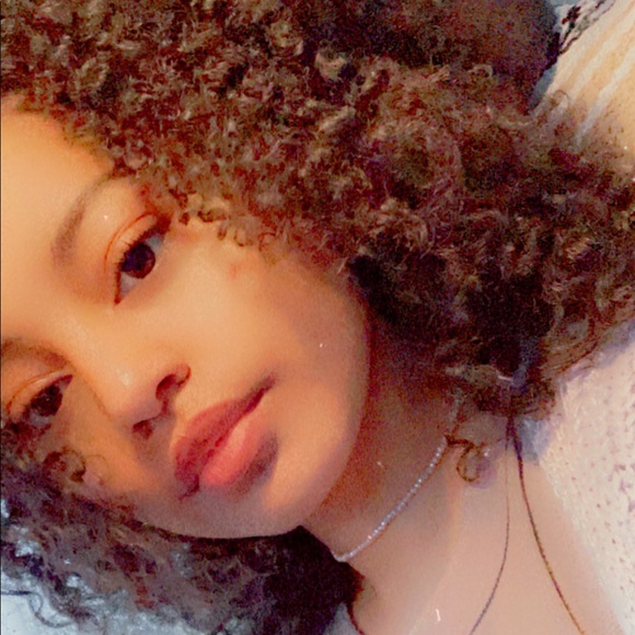 Profile Picture of Sarah Chomko (@sarah_chomko) on Poshmark