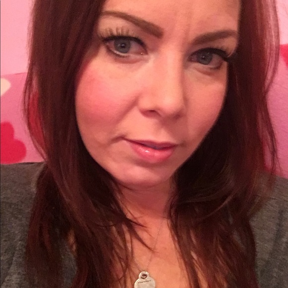 Profile Picture of Leighannenkitty Zagray (@lazagray) on Poshmark