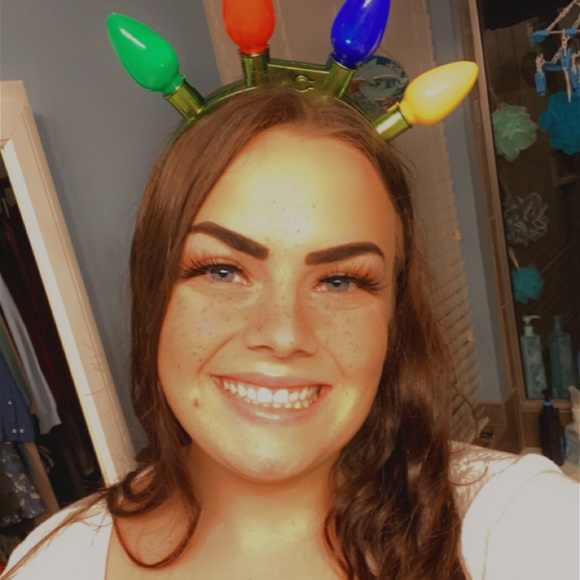 Profile Picture of Lydia Pluscht (@lydiacp) on Poshmark