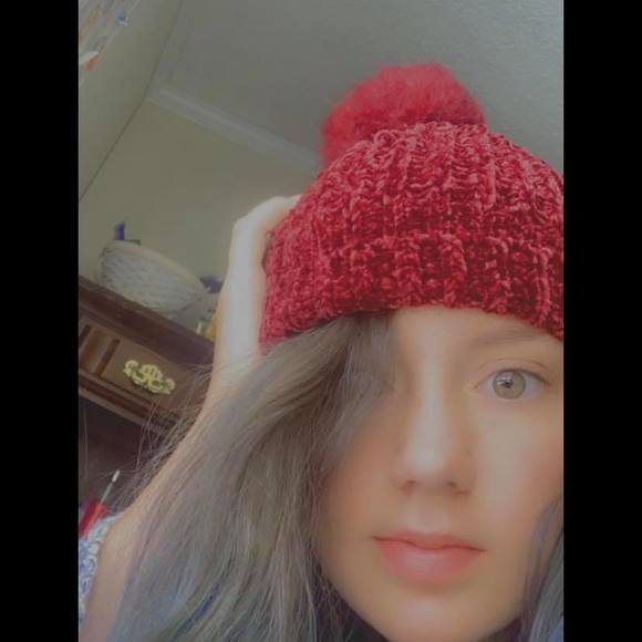 Profile Picture of Kylie Faultner (@kyliefaultner) on Poshmark