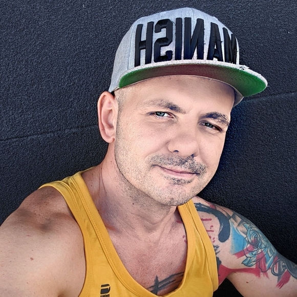 Profile Picture of Oleh Savchuk (@olegsawczuk) on Poshmark