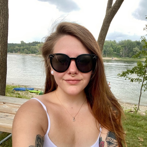 Profile Picture of Julia Corral (@jdcorral) on Poshmark