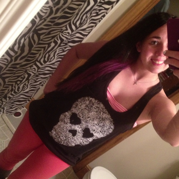 Kristi Hathcock - Poshmark Profile Picture of Kristi Hathcock (@kristilynn142) on Poshmark