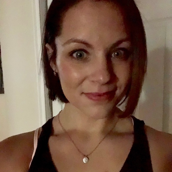 Profile Picture of Michelle Mozzer (@mkm9284) on Poshmark