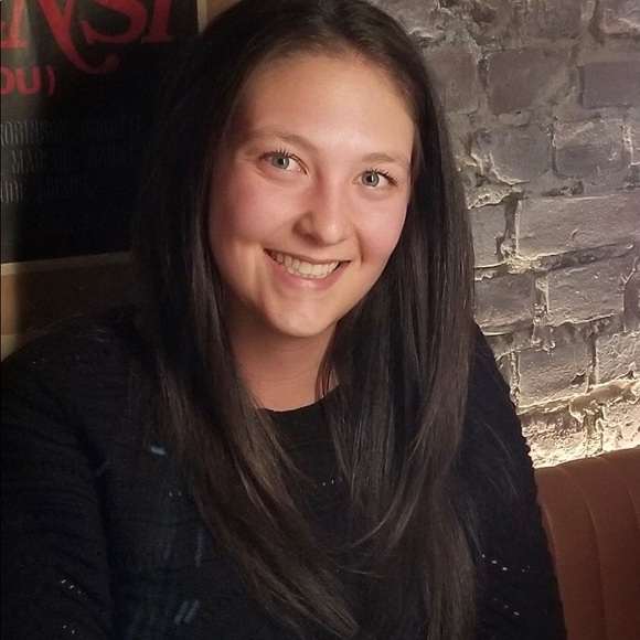 Profile Picture of Nicole Weissman (@nweissman1220) on Poshmark