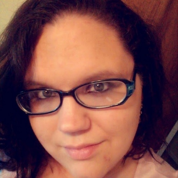 Profile Picture of Mandy Darley (@mandydarley95) on Poshmark