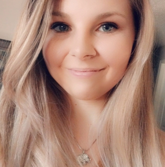 Profile Picture of Alice Irby (@fearlessaly) on Poshmark