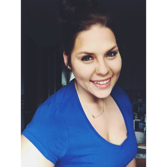 Profile Picture of Melissa Oosterling (@melissa1102) on Poshmark