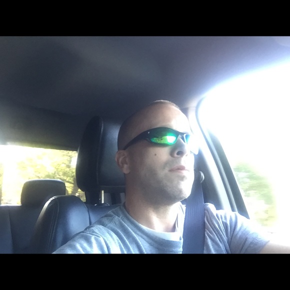 Profile Picture of Joshua Mahute (@joshuamahute) on Poshmark