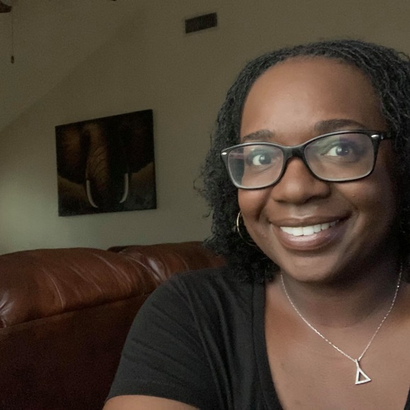 Profile Picture of Tiffany Giles (@gilestcg) on Poshmark