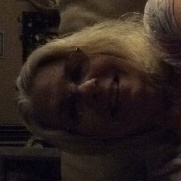 Profile Picture of Linda Helffrich (@lindahelffrich) on Poshmark