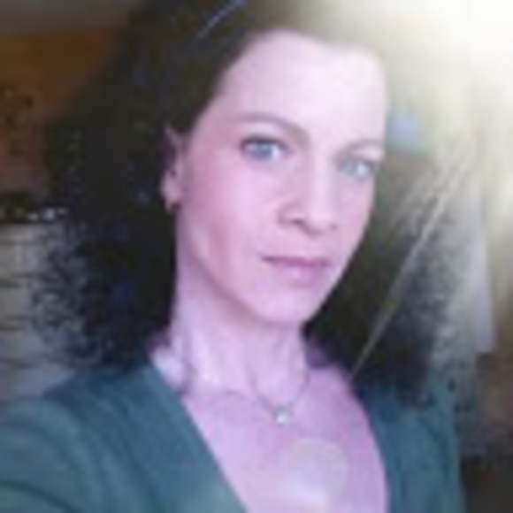 Profile Picture of Janine Grupposo (@jgrupps) on Poshmark