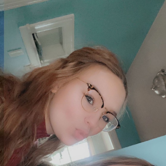 Profile Picture of Katie Hruza (@katie_hruza) on Poshmark