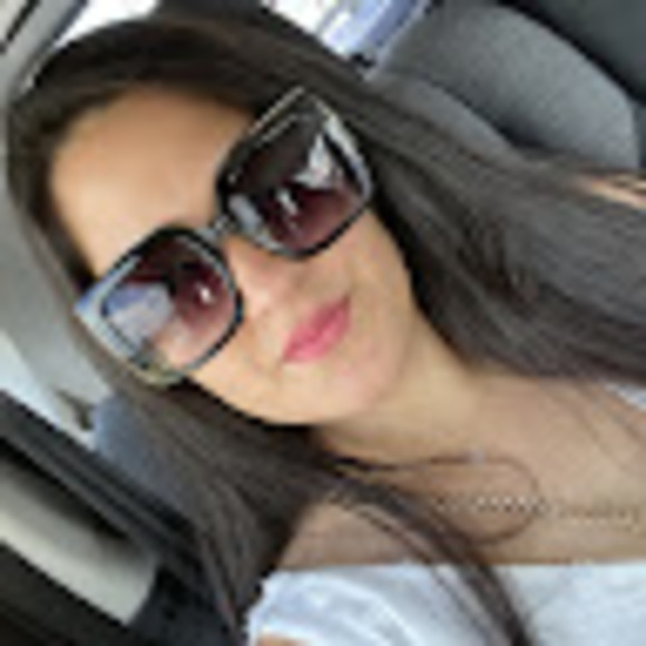 Profile Picture of Beatriz Quintero (@beatrizq307) on Poshmark