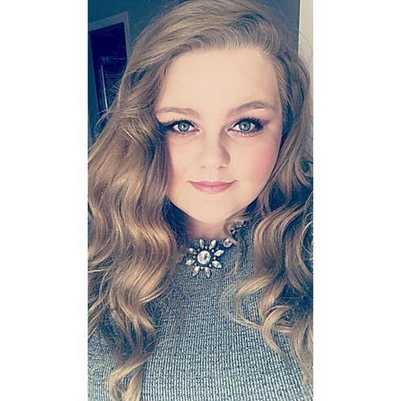 Profile Picture of Samantha Egnatuk (@lovexsammxoxo) on Poshmark