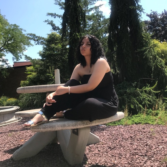 Profile Picture of Brenda Ramirez (@brendasells) on Poshmark